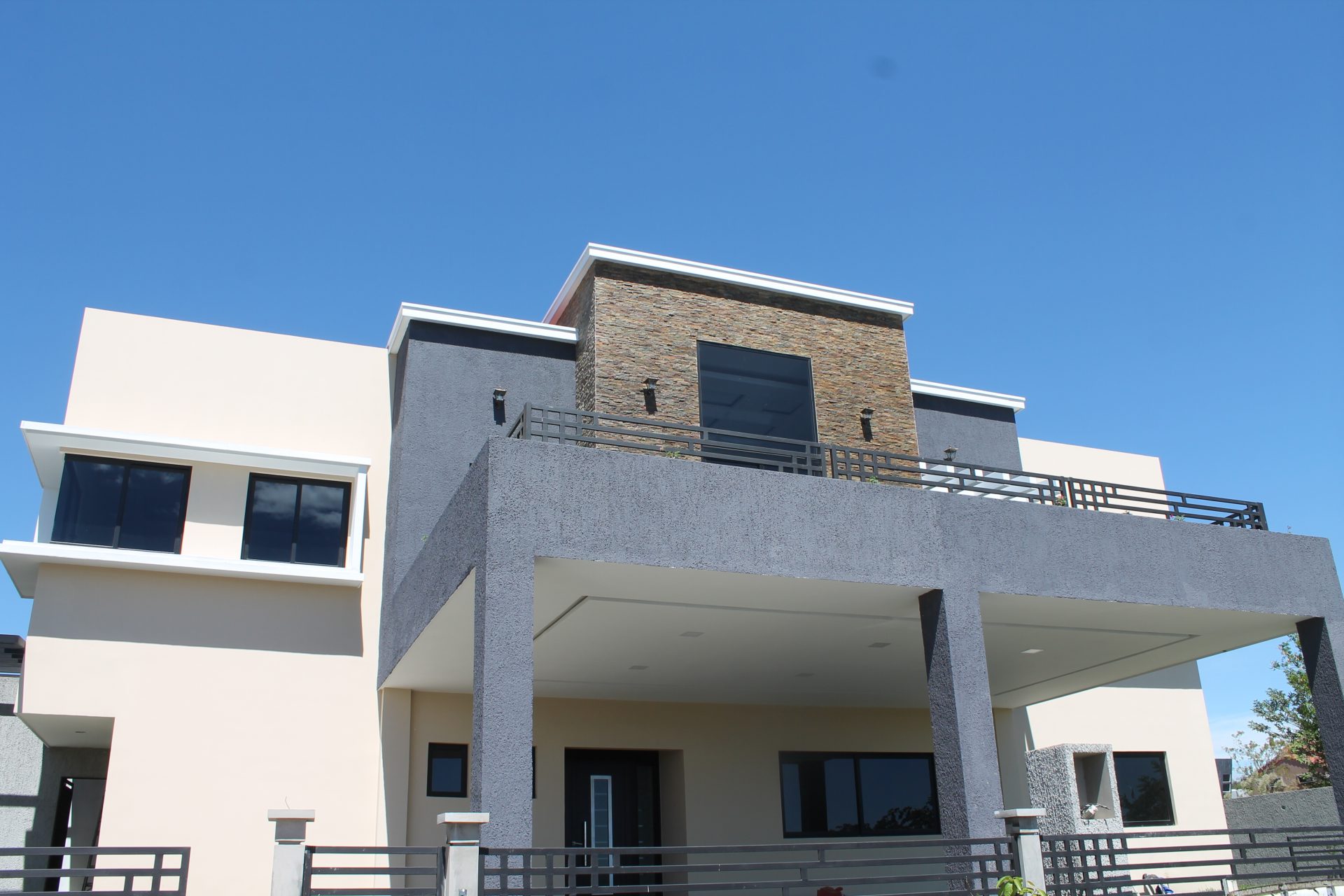 DISEÑO Y CONSTRUCCIÓN RESIDENCIAL